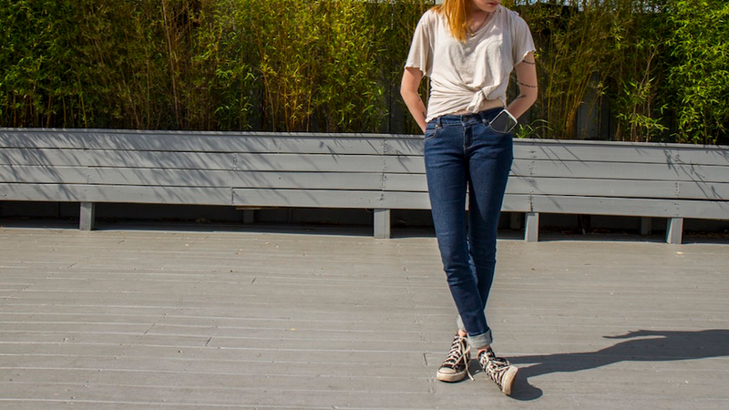 Illustration for article titled Giant Smartphones in Skinny Jeans: A Photoshoot